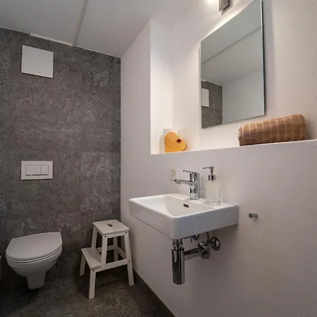 Apartment Moderne Helle Ferienwohnung 1-6 Pers - Chasa32 In Guarda Guarda