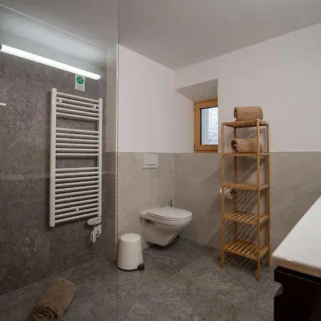 Apartment Moderne Helle Ferienwohnung 1-6 Pers - Chasa32 In Guarda *