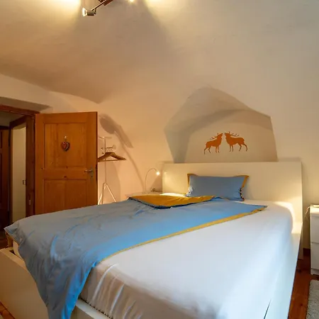 Moderne Helle Ferienwohnung 1-6 Pers - Chasa32 In Guarda Apartment