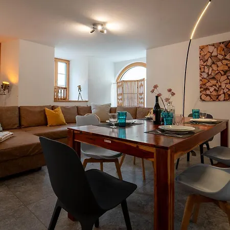 Apartment Moderne Helle Ferienwohnung 1-6 Pers - Chasa32 In Guarda